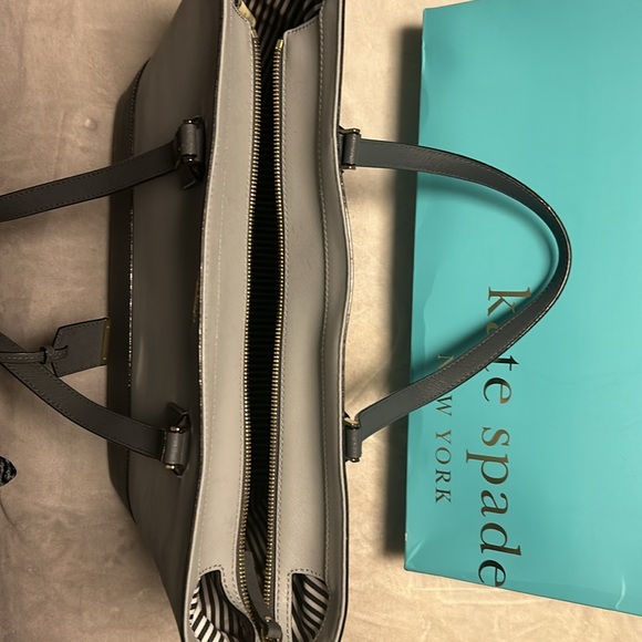 Kate Spade tote - in box - Picture 2 of 16